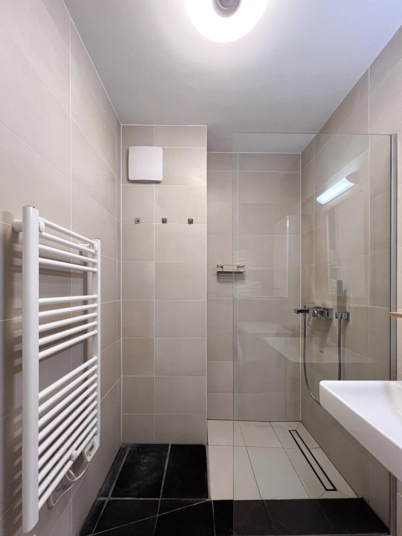 Modern Apartment W/ Cozy Balcony Near City Center Viyana Dış mekan fotoğraf